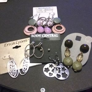 ACCESSORIES/DANGLE EARRINGS